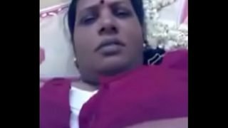 Kanchipuram Tamil 35 yrs old married temple priest Devanathan Subramani Iyer fucking 46 yrs old married hot and sexy  Kala Rani aunty in lodge room porn video