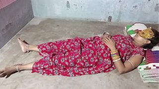 सोती हुई छोटी बहन की नींद में चुदाई किया Video
